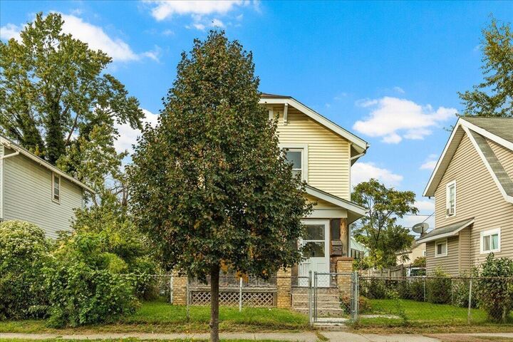 Property Photo: 1570 Briarwood Avenue OH 43211