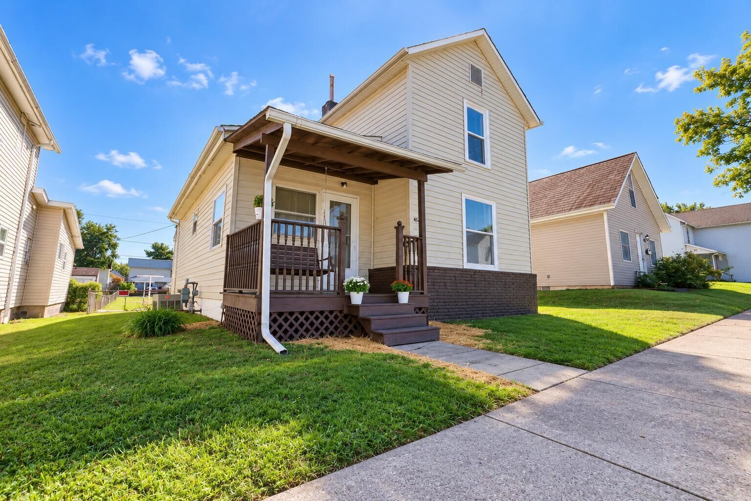 Property Photo:  404 N 10th Street  OH 43055 