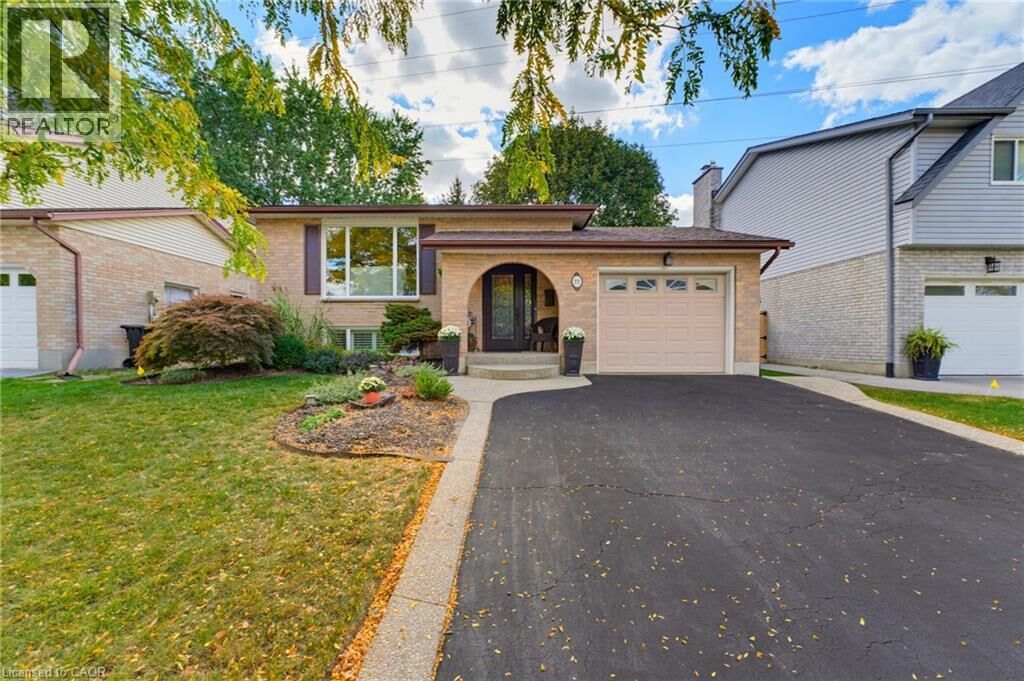 Property Photo:  77 Yellow Birch Drive  ON N2N 2M3 