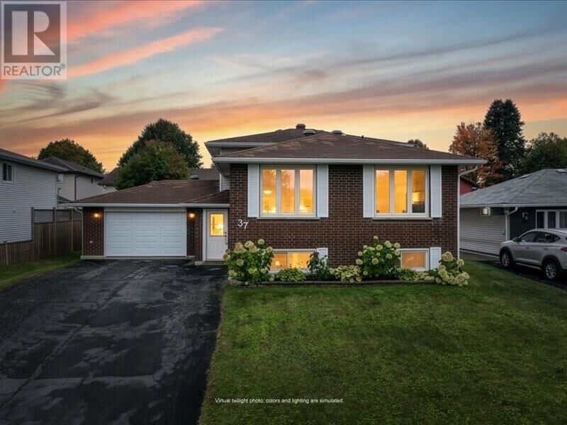 Property Photo:  37 Plumtree Crescent  ON P3B 4G7 