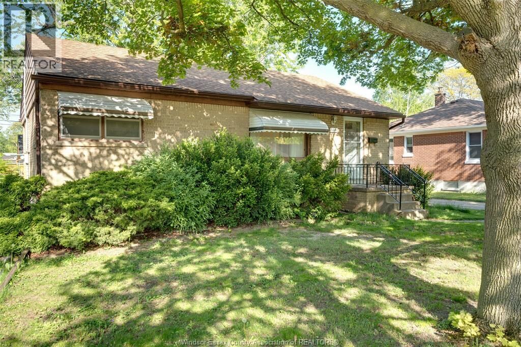 Property Photo:  3256 Dominion Boulevard  ON N9E 2N5 