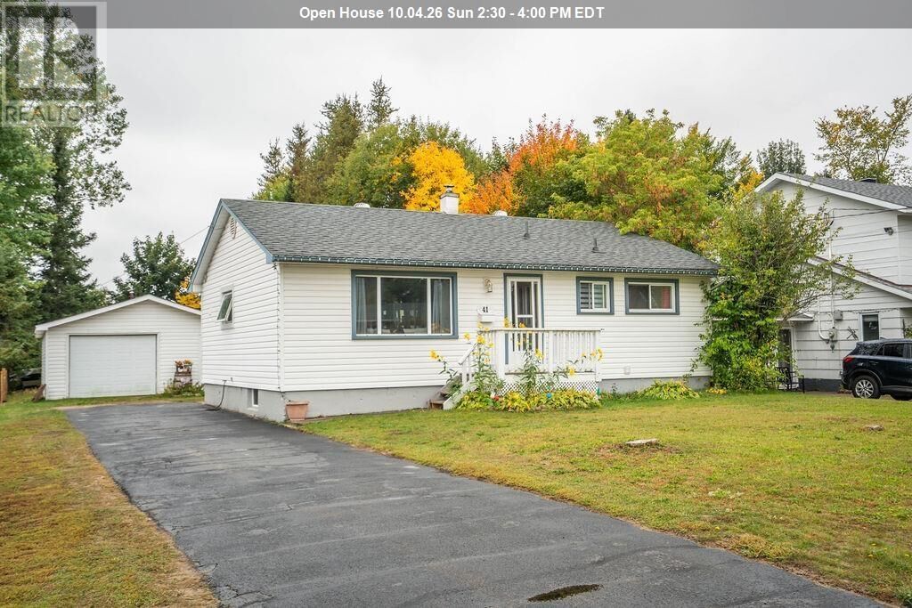 Property Photo:  41 Centre St  ON P6A 4P5 