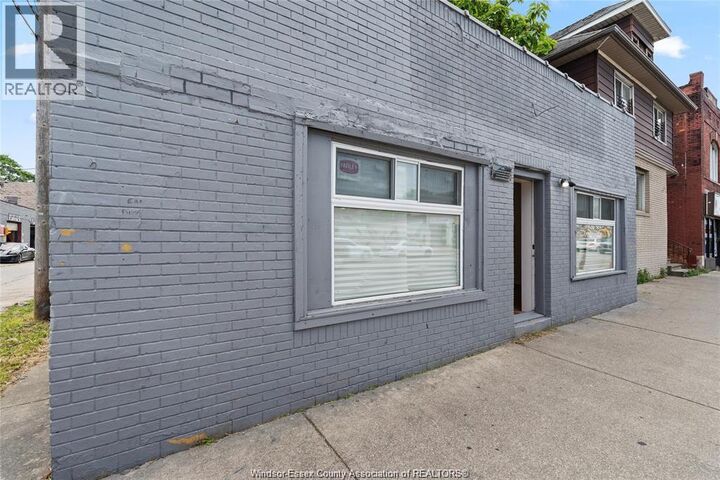 Property Photo:  939 Wyandotte Street East  ON N9A 3K1 