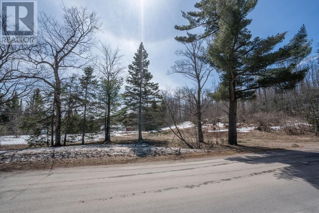 Property Photo:  677 Maki Rd  ON P6A 6K4 