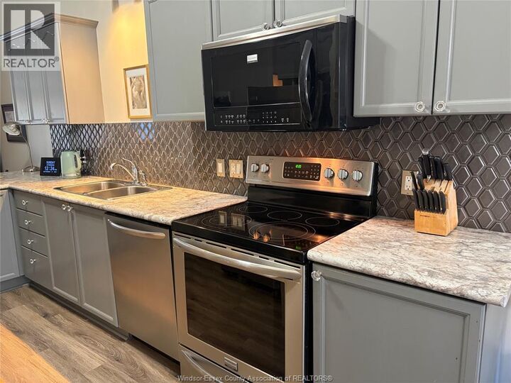 Property Photo:  24 Erie Glen Crescent  ON N8H 5K2 