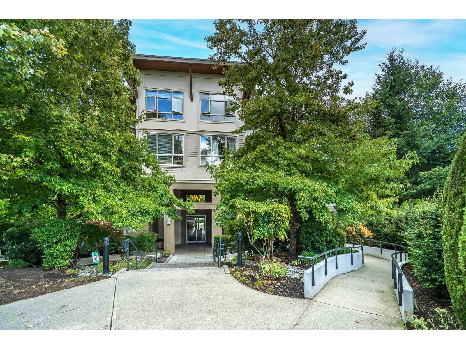Property Photo: 15918 26 Avenue 307 BC V3S 5K3