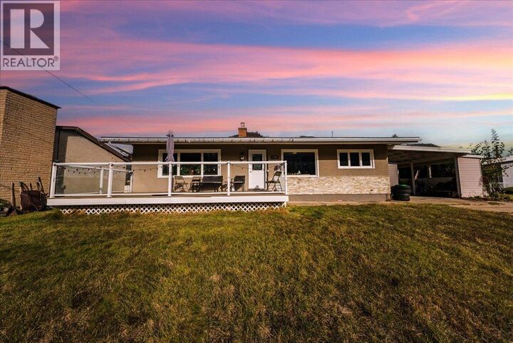Property Photo: 290 8th Avenue BC V0G 1P0