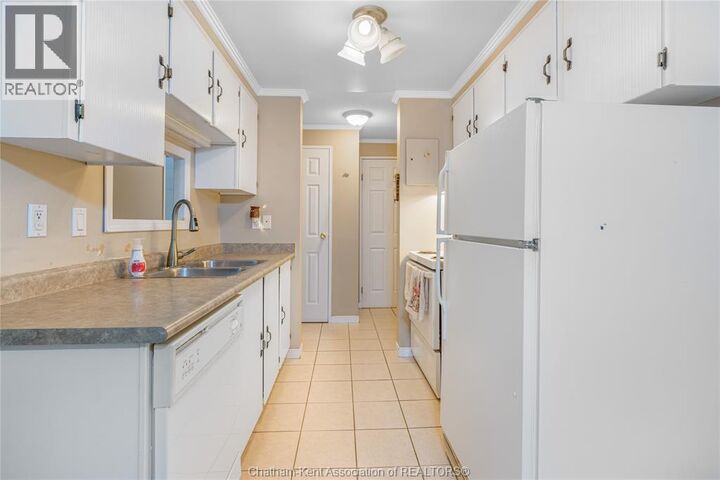 Property Photo:  955 Grand Avenue West 208  ON N7L 4V6 