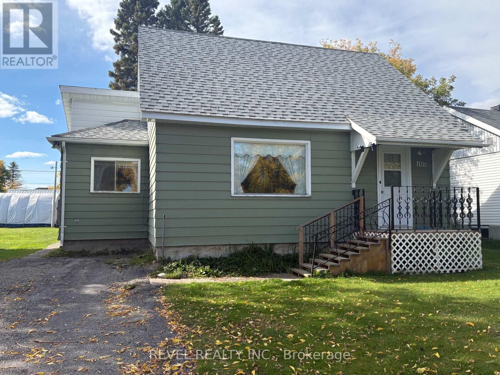 Property Photo: 107 Fifteenth Avenue ON P0L 1C0