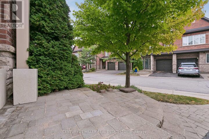 Property Photo:  300 Ravineview Way 37  ON L6H 7J1 