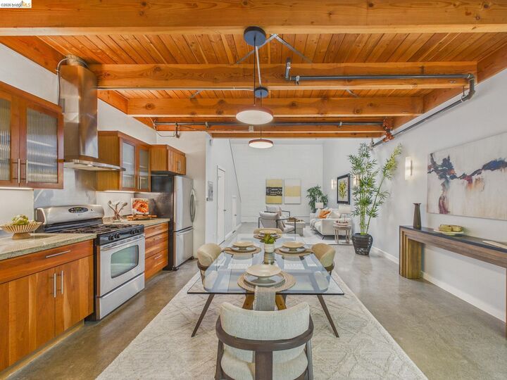 Property Photo: 1695 15th 12 CA 94607