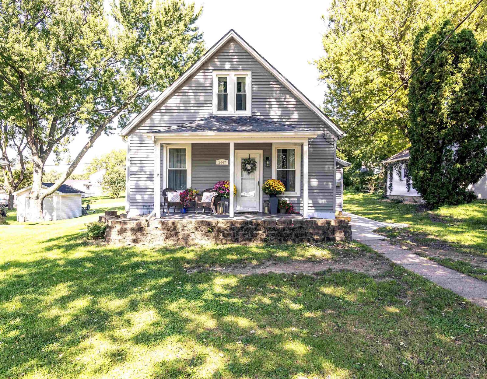 Property Photo:  2447 Cherry Street  IA 52001 