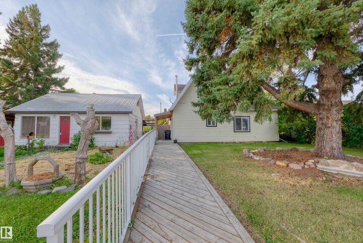 Property Photo:  4947 49 Avenue  AB T7N 1G6 