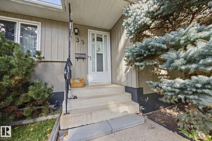 Property Photo:  38 Raven Drive  AB T8A 0C7 