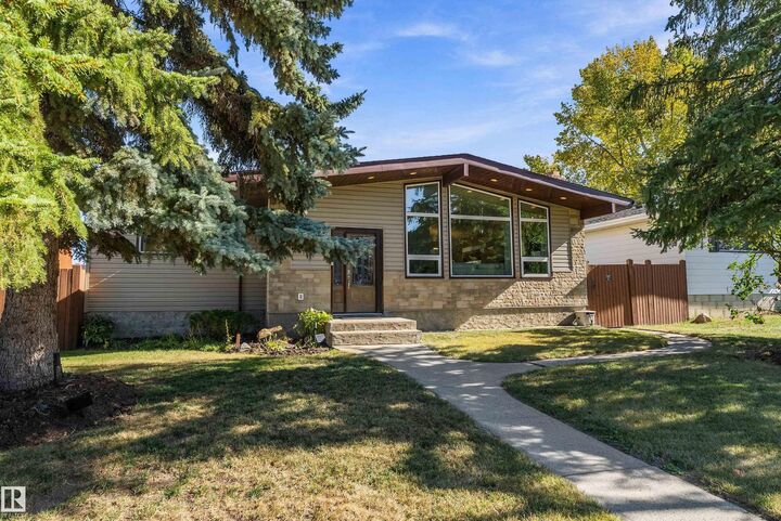 Property Photo:  800 Lee Ridge Road NW  AB T6K 0P8 