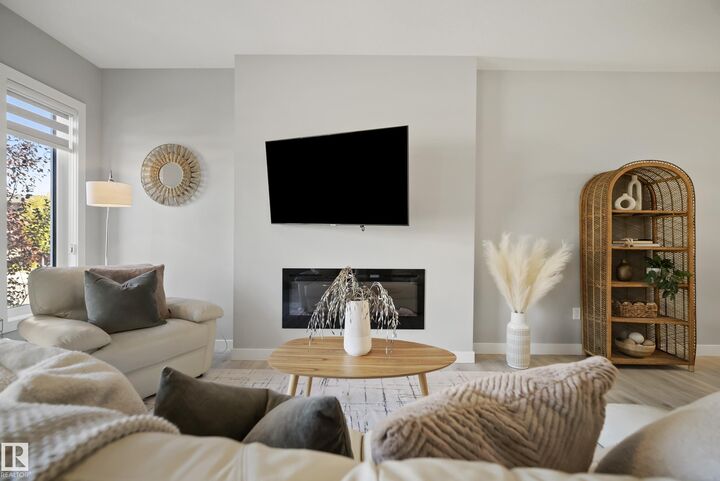 Property Photo:  7437 Creighton Place SW  AB T6W 3Z2 
