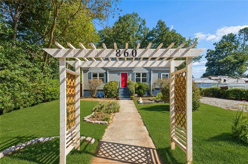 Property Photo:  860 Fayetteville Road SE  GA 30316 