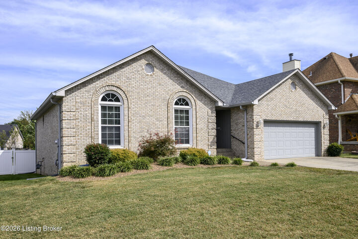 Property Photo:  5114 Hunters Point Cir  KY 40216 