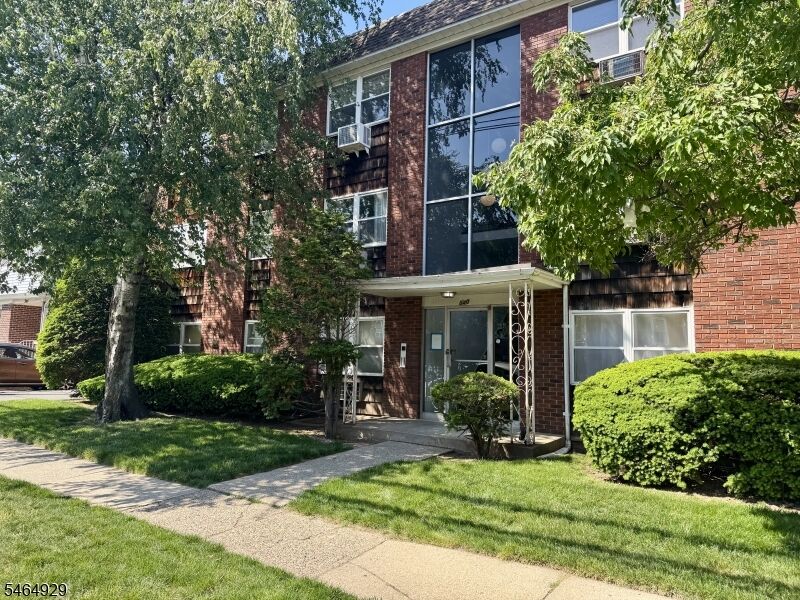 Property Photo:  538 Joralemon St 8  NJ 07109 