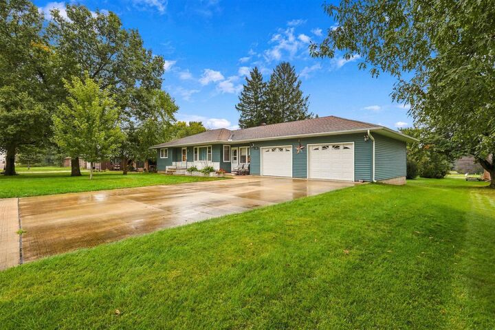 Property Photo:  400 N Maple Street  IA 50674 