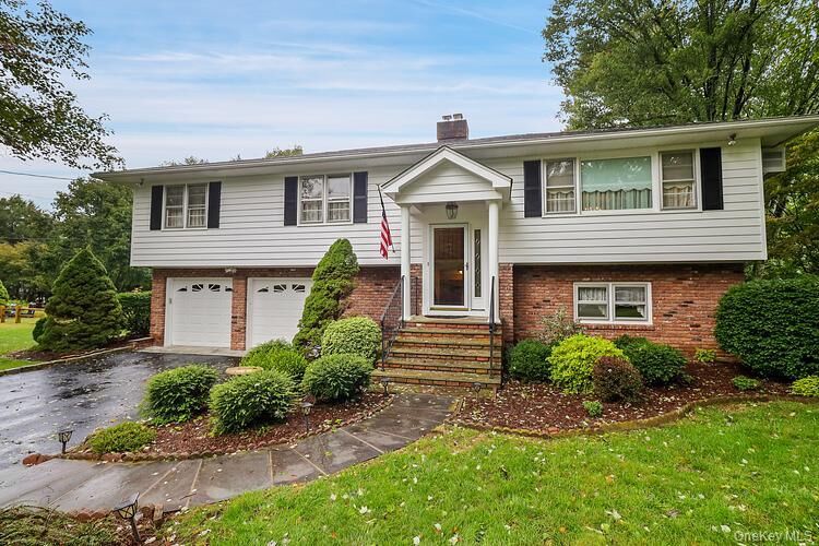 Property Photo:  5 Susan Drive  NY 10589 