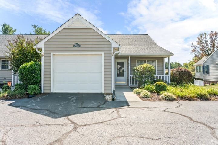 Property Photo:  1155 Jefferson Oaks Court  VA 24551 
