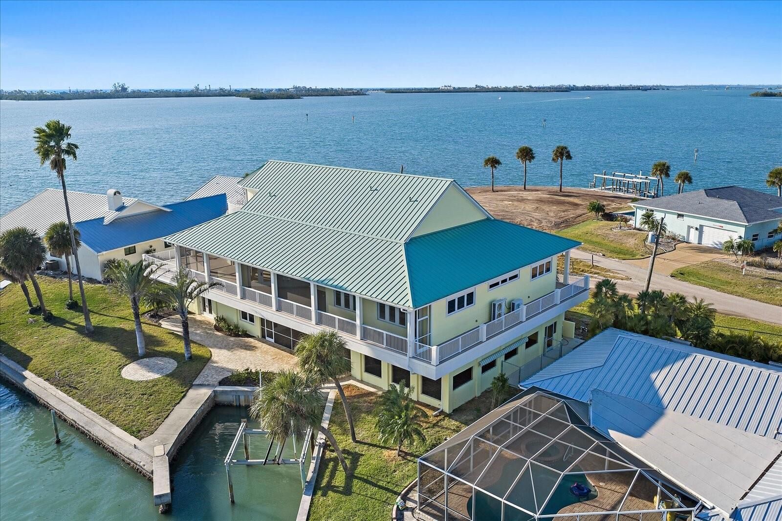 Property Photo:  1905 Mississippi Avenue  FL 34224 