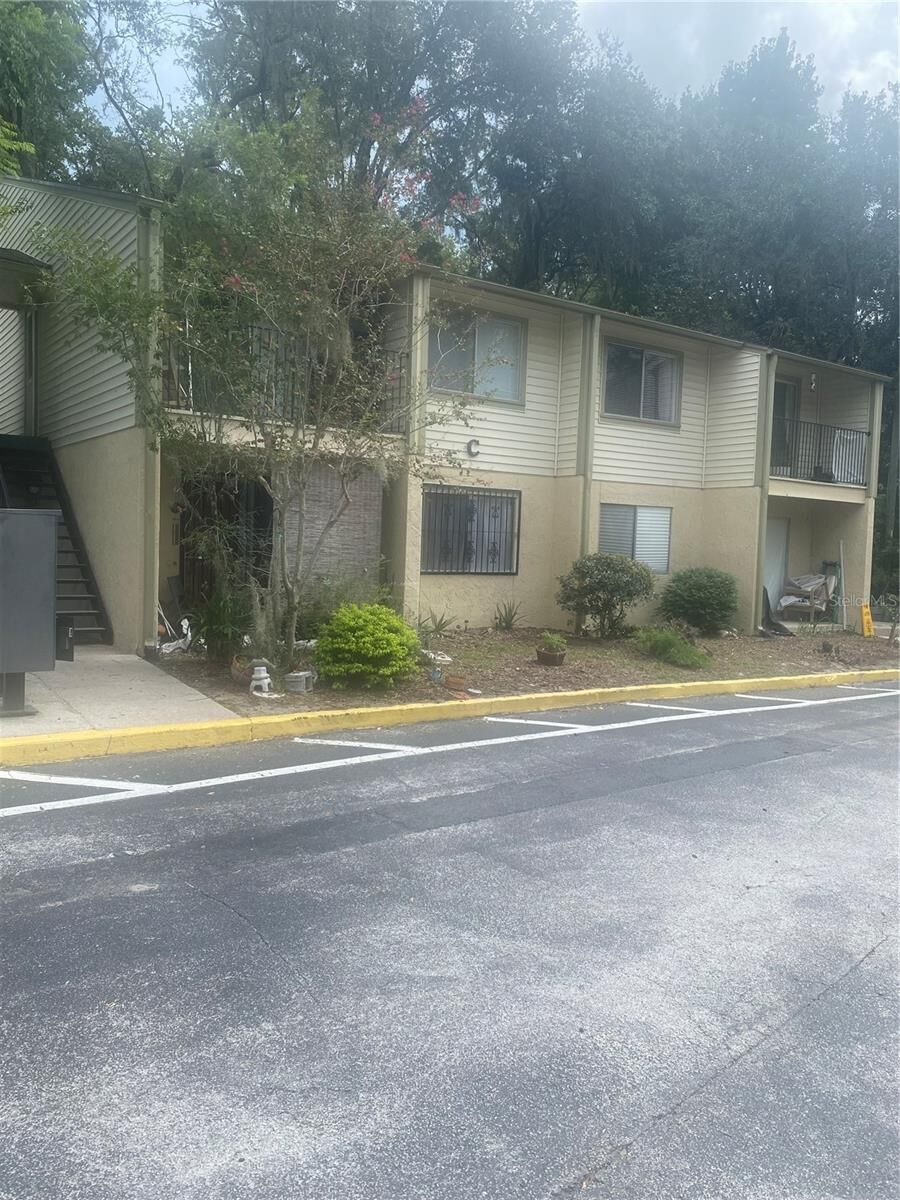 Property Photo:  1015 SW 9th Street C-2  FL 32601 