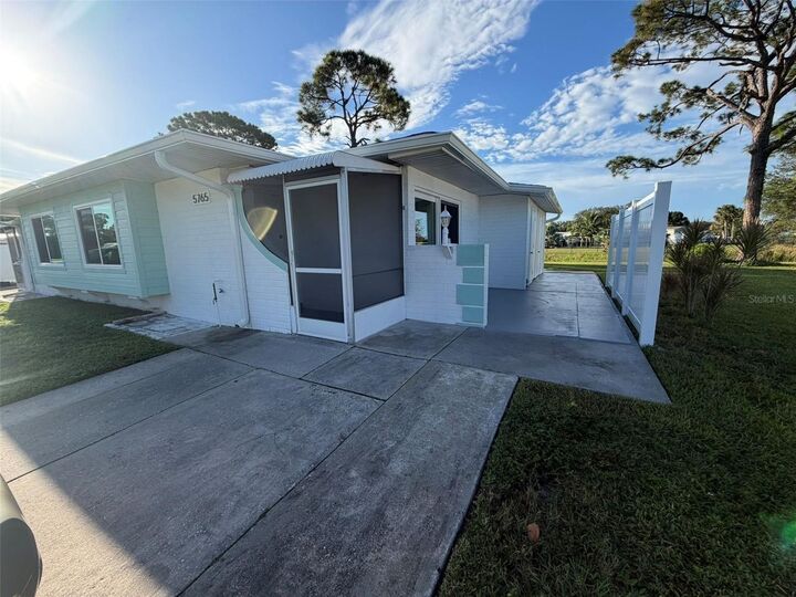 Property Photo: 5765 Gallatin Lane FL 34287