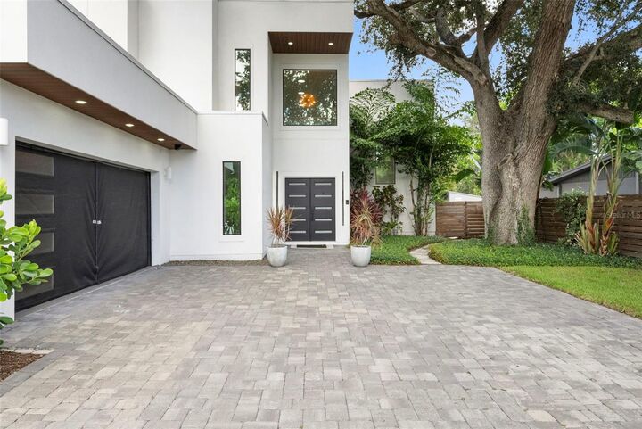 Property Photo: 4507 W Price Avenue FL 33611