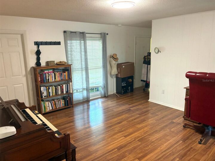 Property Photo:  615 Cambridge Court  FL 32750 