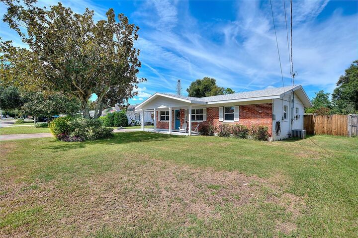 Property Photo:  645 Avenue M SE  FL 33880 