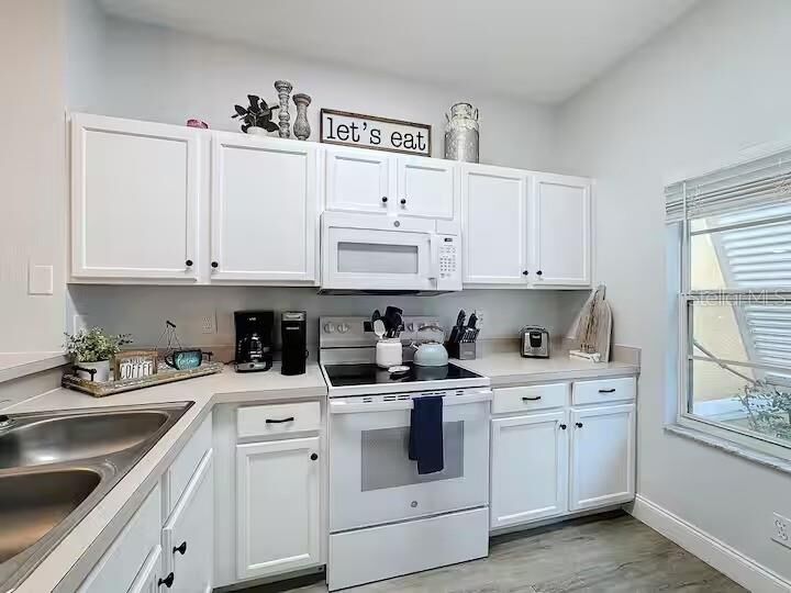 Property Photo: 8493 Crystal Cove Loop FL 34747