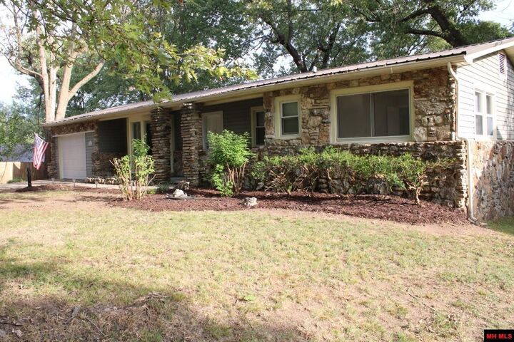Property Photo:  1406 W Court Street  AR 72601 