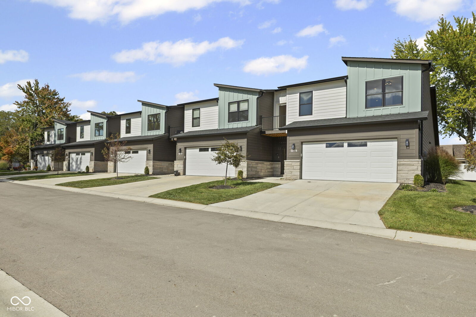 Property Photo:  5892 Harbour Town Drive  IN 46062 