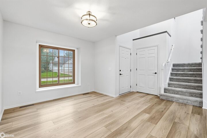 Property Photo:  508 3rd Avenue NW  IA 50009 