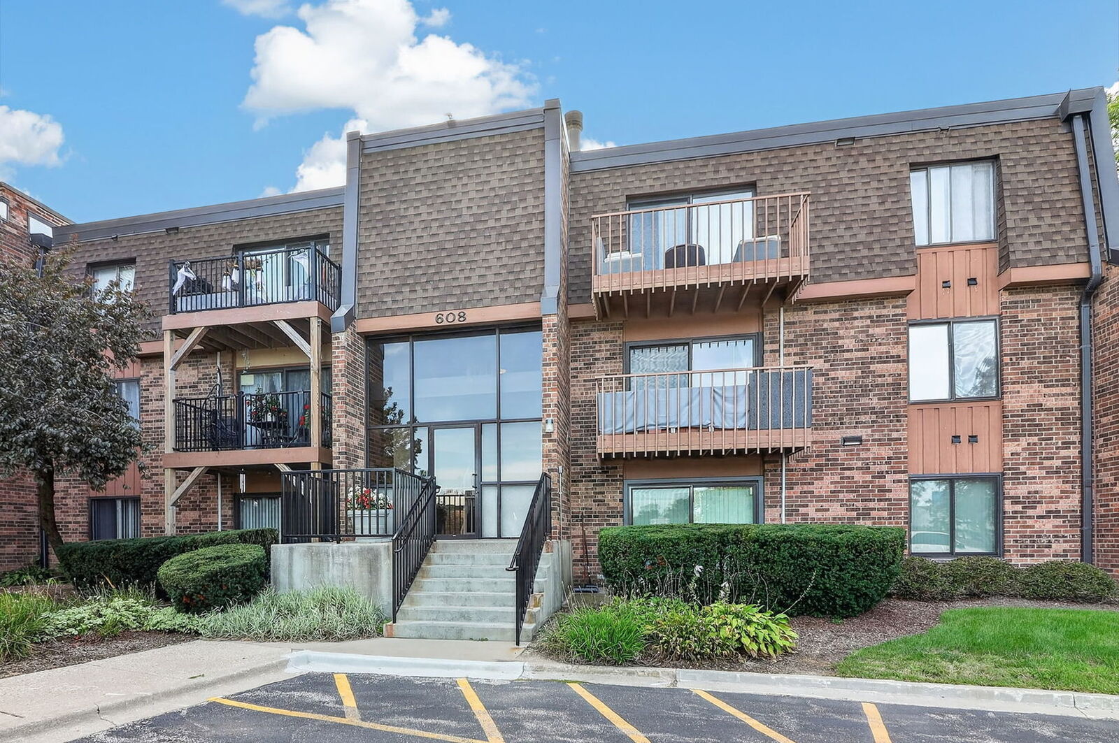 Property Photo: 608 Waterford Road S 3C IL 60193
