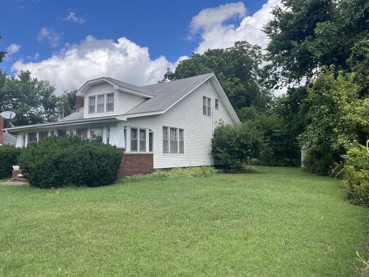 Property Photo:  504 S Pennsylvania Avenue  IL 62918 