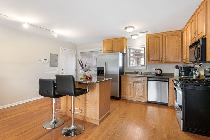 Property Photo: 2845 N Harlem Avenue 1E IL 60707
