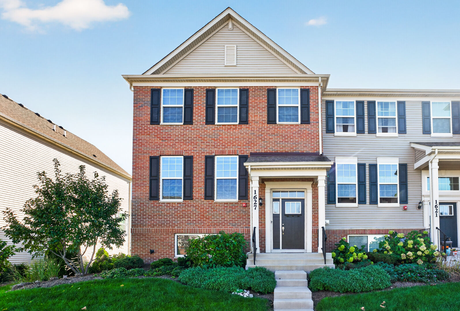 Property Photo:  1627 Sager Way  IL 60510 
