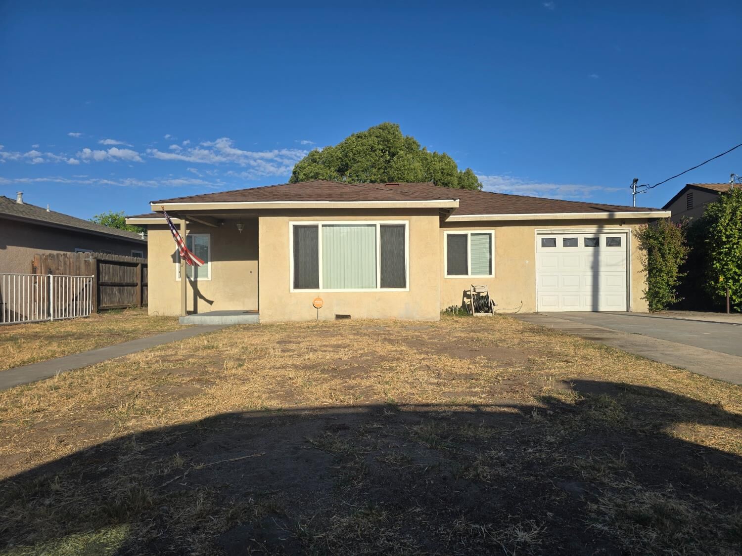 Property Photo: 530 Locust Avenue CA 95337