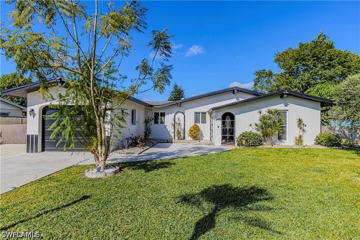 Property Photo:  106 Starview Avenue  FL 33936 