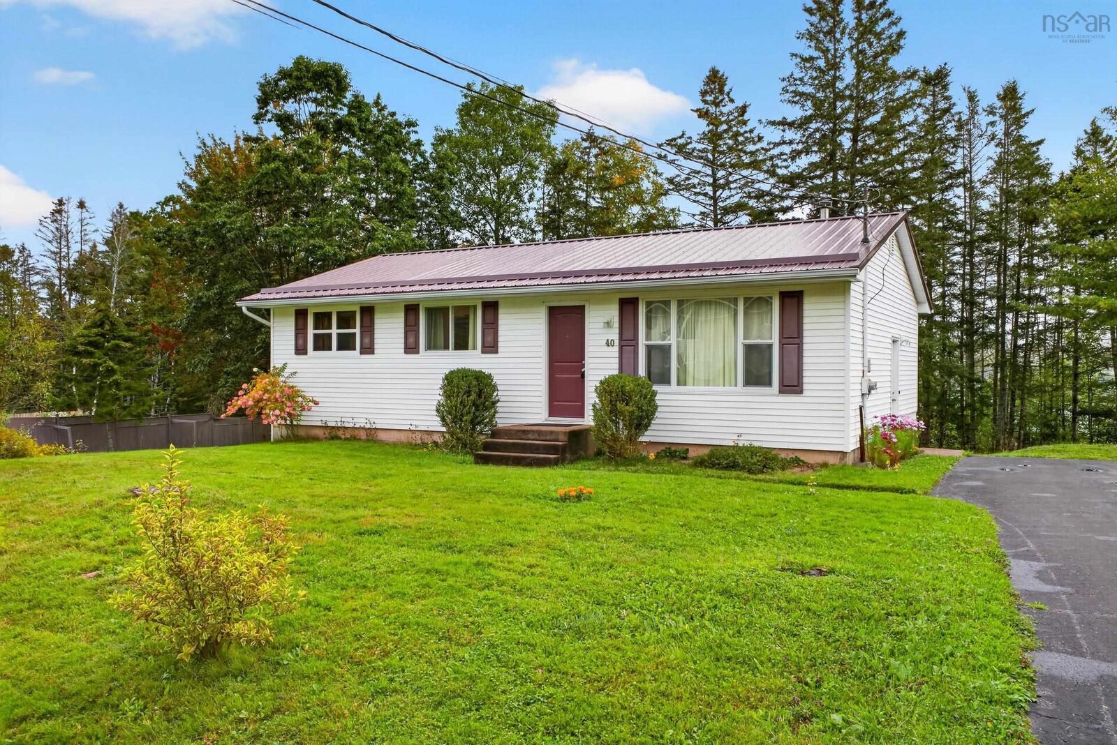 Property Photo:  40 Woodside Drive  NS B0N 1C0 