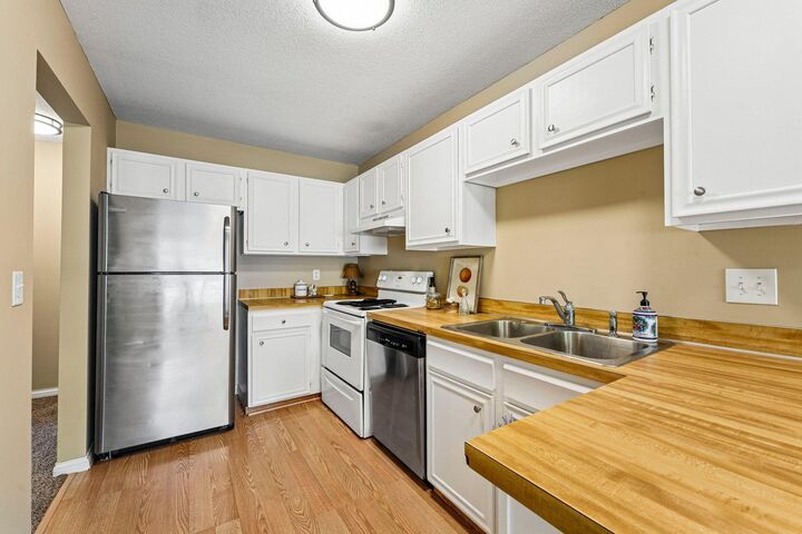 Property Photo: 6852 Macbeth Circle MN 55125