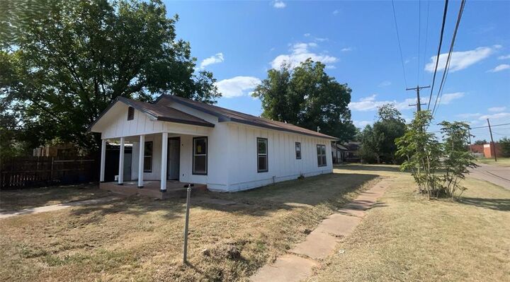 Property Photo:  1300 N 9th Street  TX 76306 