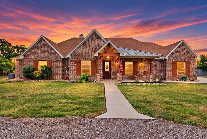 Property Photo: 5541 County Road 1130 TX 75442