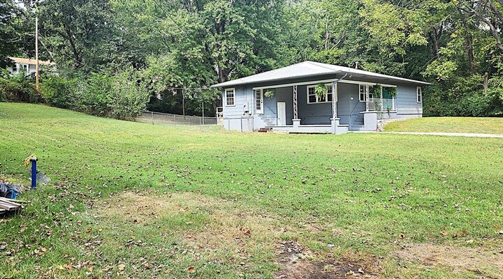Property Photo: 708 N Oak Street AR 72601