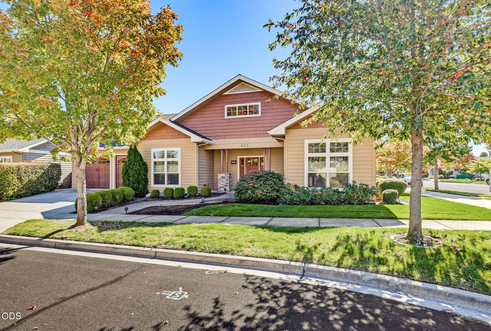 Property Photo: 421 Stone Pointe Drive OR 97502
