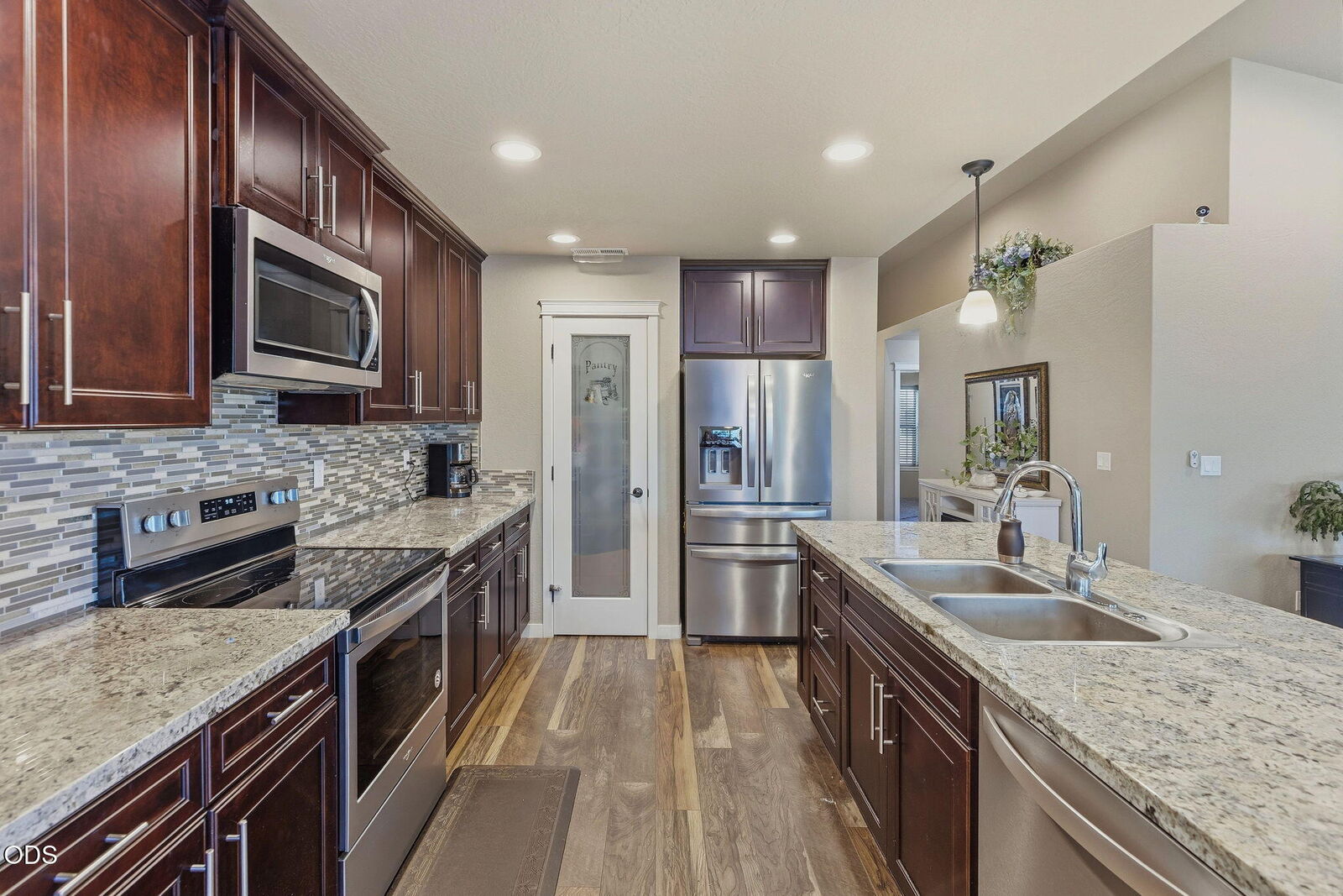 Property Photo: 7594 27th Street OR 97503