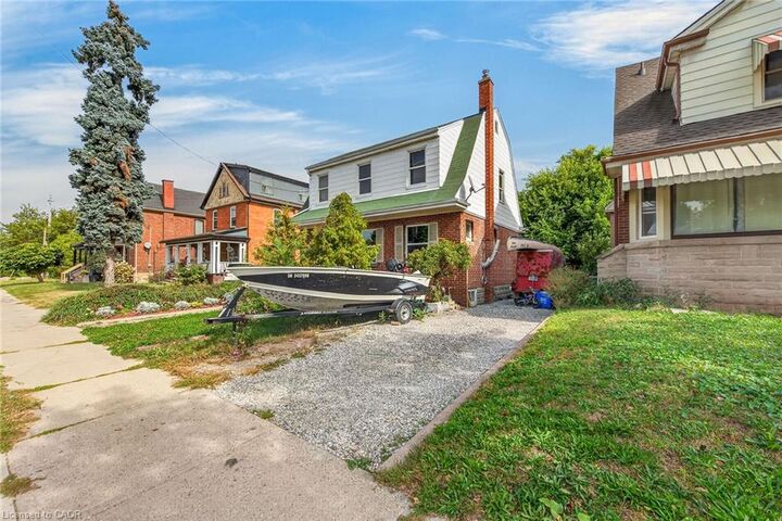 Property Photo: 111 Kenilworth Avenue S ON L8K 2T2